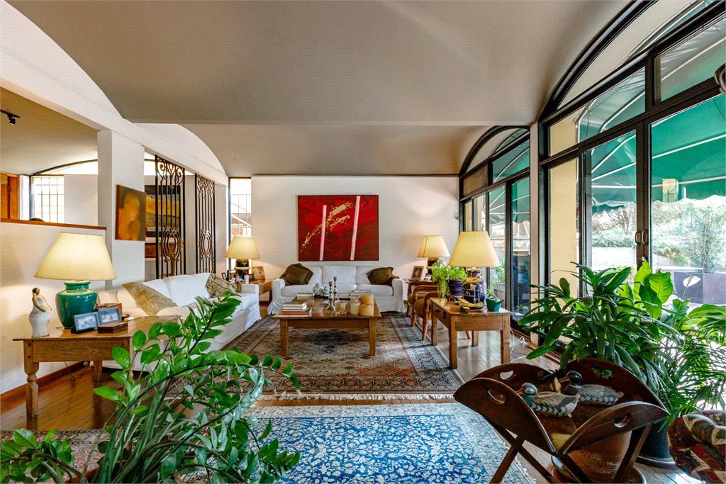 Casa à venda com 4 quartos, sendo 2 suítes, em Jardim Everest, São Paulo, SP