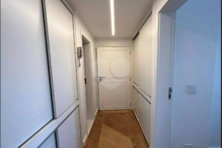 Apartamento à venda com 3 quartos, sendo 1 suíte, em Moema, São Paulo, SP