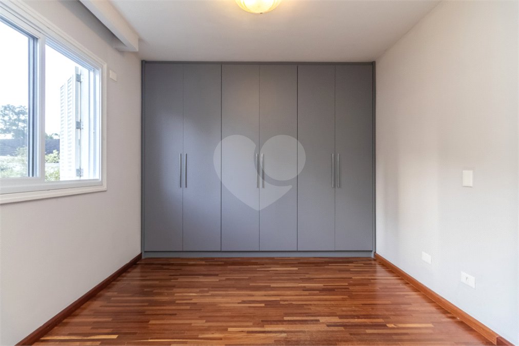 Casa à venda com 4 quartos, sendo 3 suítes, no condomínio Village Place, São Paulo - SP