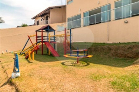 Casa à venda com 3 quartos, sendo 1 suíte, no condomínio Vale do Sol, Bom Jesus dos Perdões - SP