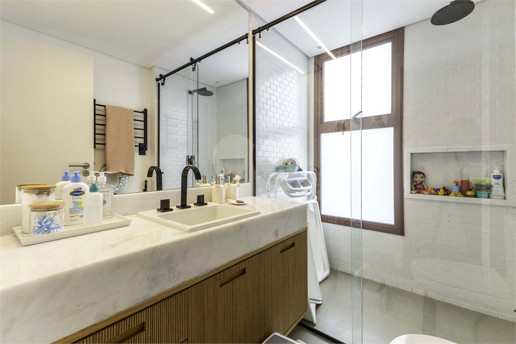 Apartamento à venda com 3 suítes em Jardim das Bandeiras, São Paulo, SP