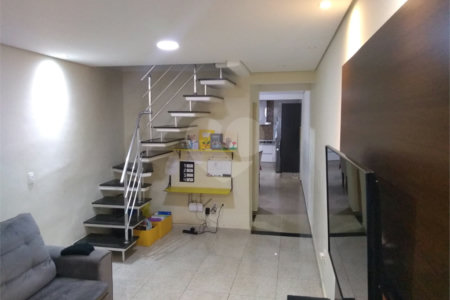 Sobrado à venda com 3 quartos, sendo 1 suíte, em Vila Santa Margarida, Ferraz de Vasconcelos, SP