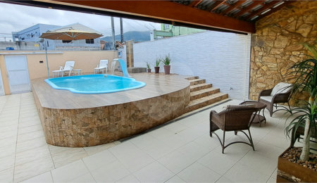 Casa à venda com 5 quartos, sendo 1 suíte,  em Indaiá, Caraguatatuba, SP