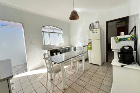 Casa à Venda no Santa Felicia, São Carlos | 2 Dormitórios | Pronta para Morar com Total Conforto