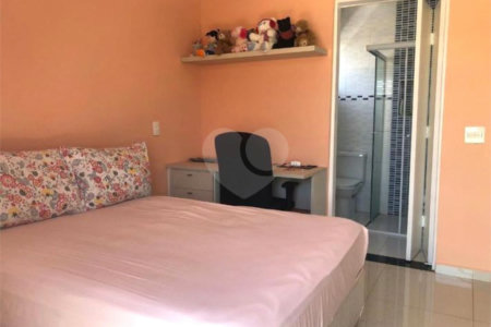 Casa à venda com 4 quartos, sendo 2 suítes, no condomínio Terras de São Francisco, Vinhedo - SP