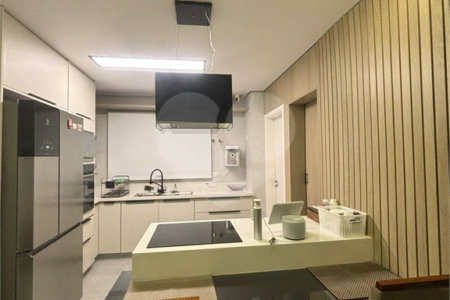 Apartamento à venda com 3 quartos, sendo 1 suíte, em Vila Paulicéia, São Paulo, SP