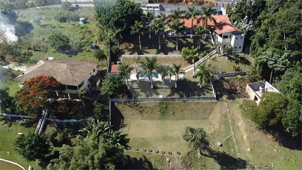 Chácara à venda ou para alugar com 5 quartos, sendo 4 suítes,  em Ouro Fino, Santa Isabel, SP