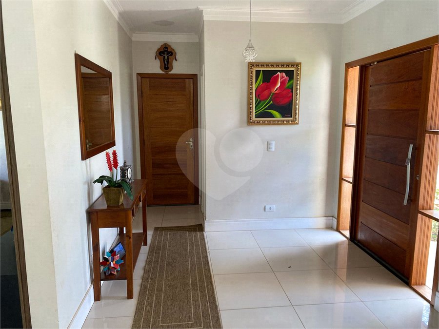 Casa à venda com 4 quartos, sendo 3 suítes, no condomínio Primavera, Salto - SP