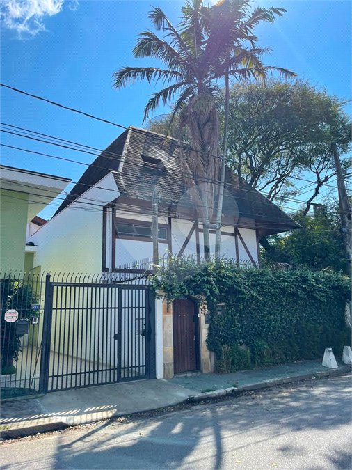 Sobrado à venda com 5 quartos, sendo 3 suítes, em Cidade Monções, São Paulo, SP