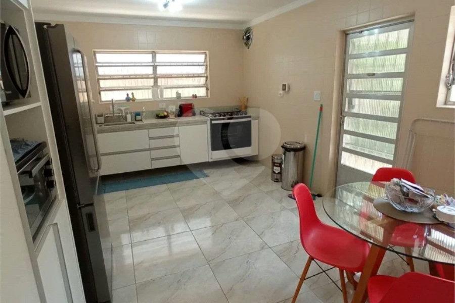 Casa à venda com 3 quartos, sendo 1 suíte,  em Bosque da Saúde, São Paulo, SP