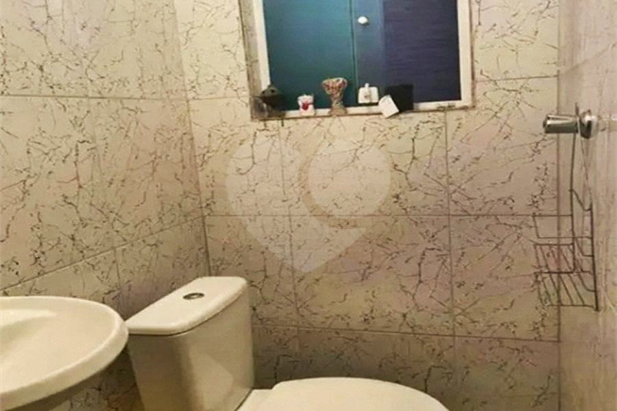Sobrado à venda com 3 quartos, sendo 1 suíte, em Vila Constança, São Paulo, SP