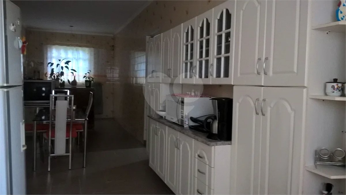 Sítio à venda em Santa Isabel com 2.700m² | Piscina | Casa de Caseiro | Excelente para lazer ou investimento
