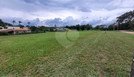Terreno à venda no condomínio Vila Pinhal, Itirapina - SP