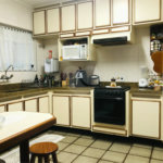 SOBRADO A VENDA NO TREMEMBÉ - 3 DORMS. (1 SUÍTE) E 5 VAGAS