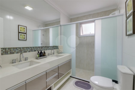 Casa à venda com 4 quartos, sendo 2 suítes, no condomínio Residencial Vila Lagos, São Paulo - SP