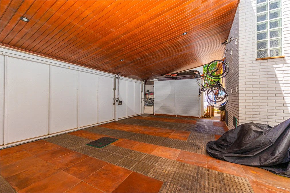 Casa à venda com 4 quartos, sendo 3 suítes, em Interlagos, São Paulo, SP