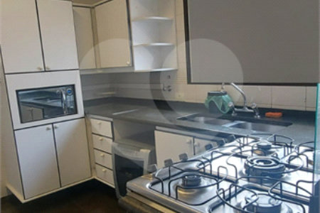 Apartamento à venda no Campo Belo de 245m² com 3 suítes e 3 vagas