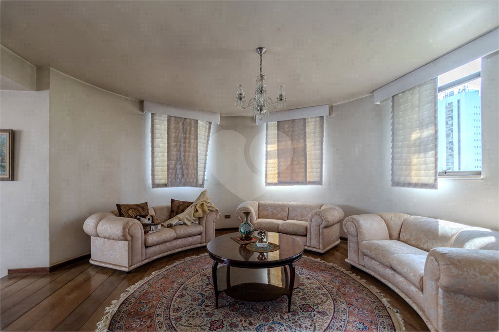 Apartamento à venda com 3 suítes em Moema, São Paulo, SP