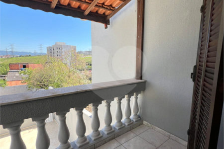 Sobrado à venda com 3 quartos, sendo 1 suíte, em Conjunto Habitacional Brás Cubas, Mogi das Cruzes, SP
