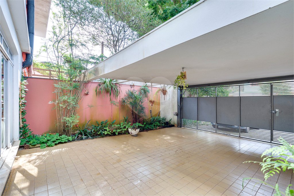 Casa de Vila à venda com 3 quartos, sendo 1 suíte, em Alto da Boa Vista, São Paulo, SP