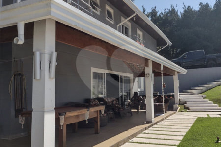 Casa à venda com 5 quartos, sendo 4 suítes, no condomínio Clube Florada Suzano, Suzano - SP