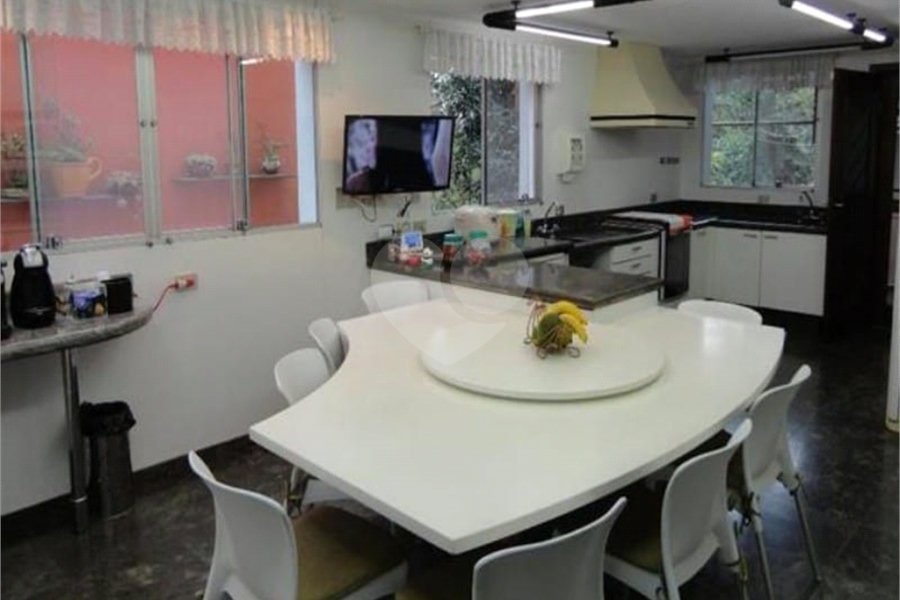 Sobrado à venda com 6 quartos, sendo 2 suítes, em Horto Florestal, São Paulo, SP