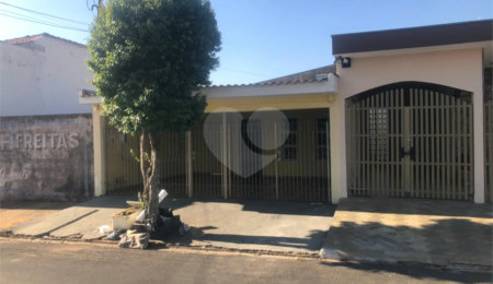 Casa à venda com 3 quartos, sendo 1 suíte, em Vila Brasília, São Carlos, SP