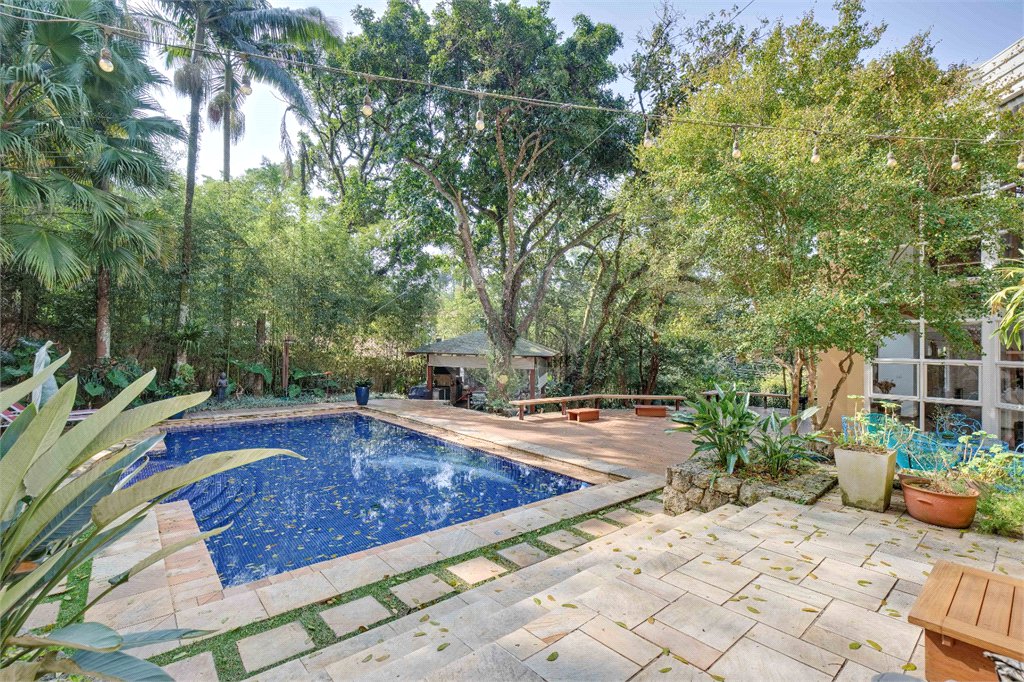 Casa à venda com 5 suítes no condomínio Chácara Flora, São Paulo - SP