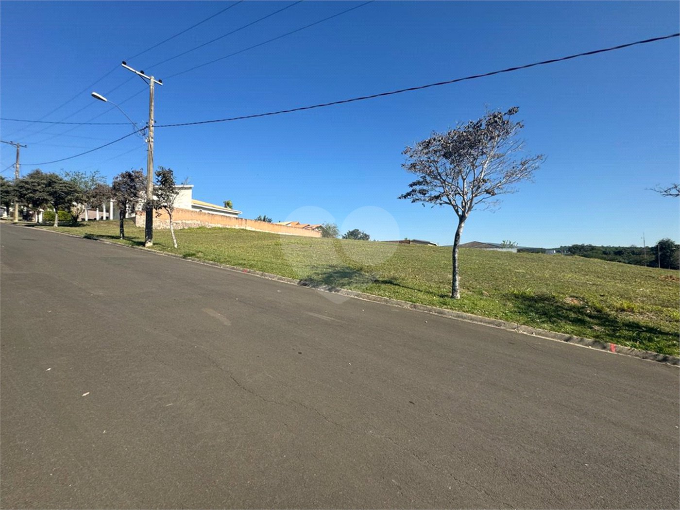 Terreno à venda com 1 suíte no condomínio Village Saint Charbel, Araçoiaba da Serra - SP