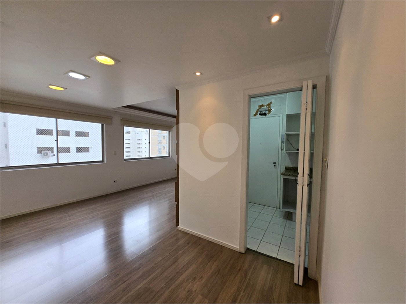 Apartamento à venda com 3 quartos, sendo 1 suíte,  em Indianópolis, São Paulo, SP