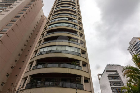 Cobertura à venda com 3 suítes em Vila Olímpia, São Paulo, SP