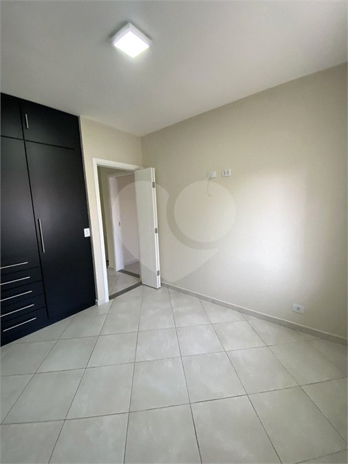 Casa à venda com 3 quartos, sendo 1 suíte, no condomínio Ana Carolina, São Paulo - SP