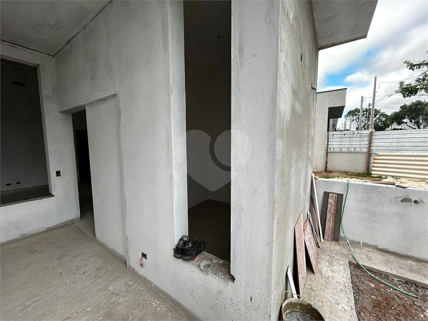 Casa à venda com 3 quartos, sendo 1 suíte,  no condomínio Lago dos Ipês, Itapetininga - SP