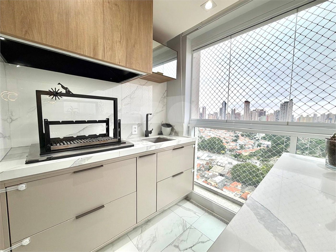 Apartamento à venda com 3 suítes em Vila Regente Feijó, São Paulo, SP