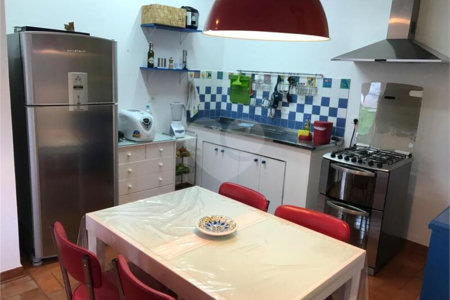 Casa de Vila à venda com 3 quartos, sendo 1 suíte,  em Cidade São Francisco, São Paulo, SP