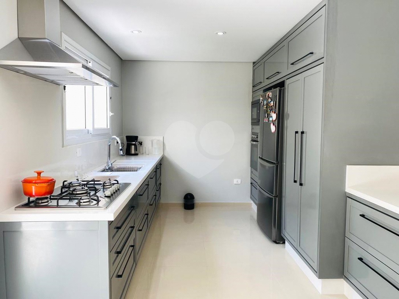 Casa à venda com 4 quartos, sendo 2 suítes, no condomínio Residencial Vila Lagos, São Paulo - SP