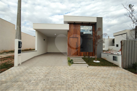 Casa à venda com 3 quartos, sendo 1 suíte, no condomínio Lago dos Ipês, Itapetininga - SP