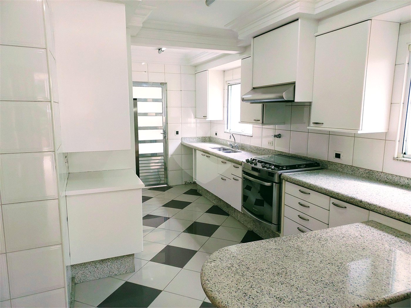 Casa à venda com 3 suítes no condomínio Chácara Francesa, São Paulo - SP