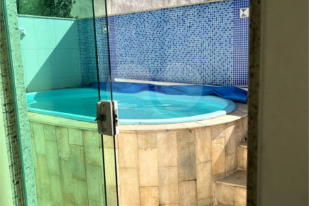 Casa à venda com 3 quartos, sendo 2 suítes, no condomínio Laura Serra, Rio de Janeiro - RJ