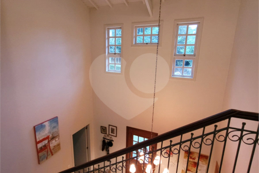 Casa à venda com 3 quartos, sendo 1 suíte, no condomínio Suíça da Cantareira, Mairiporã - SP