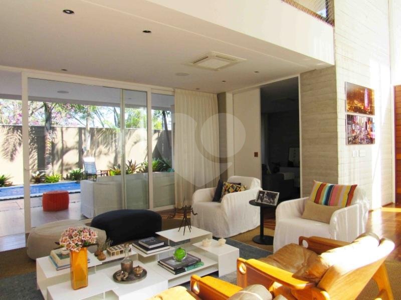 Casa à venda com 4 suítes no condomínio Bauhaus, São Paulo - SP