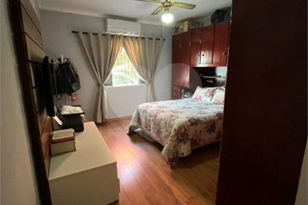 Casa à venda com 3 quartos, sendo 1 suíte,  em Jardim Casablanca, São Paulo, SP