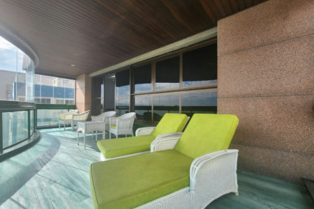 Apartamento Alto Padrão Frente Mar com 4 Dormitórios, 3 Suítes e 3 Vagas na Orla de Santos