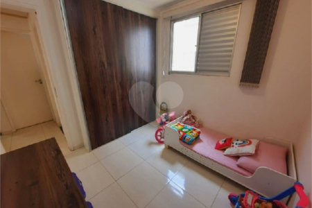 Apartamento no Condomínio Monte Azul .