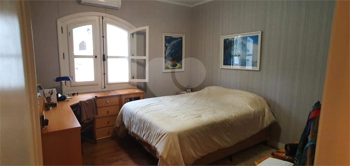 Casa à venda com 5 quartos, sendo 3 suítes, no condomínio Village Sans Souci, Valinhos - SP