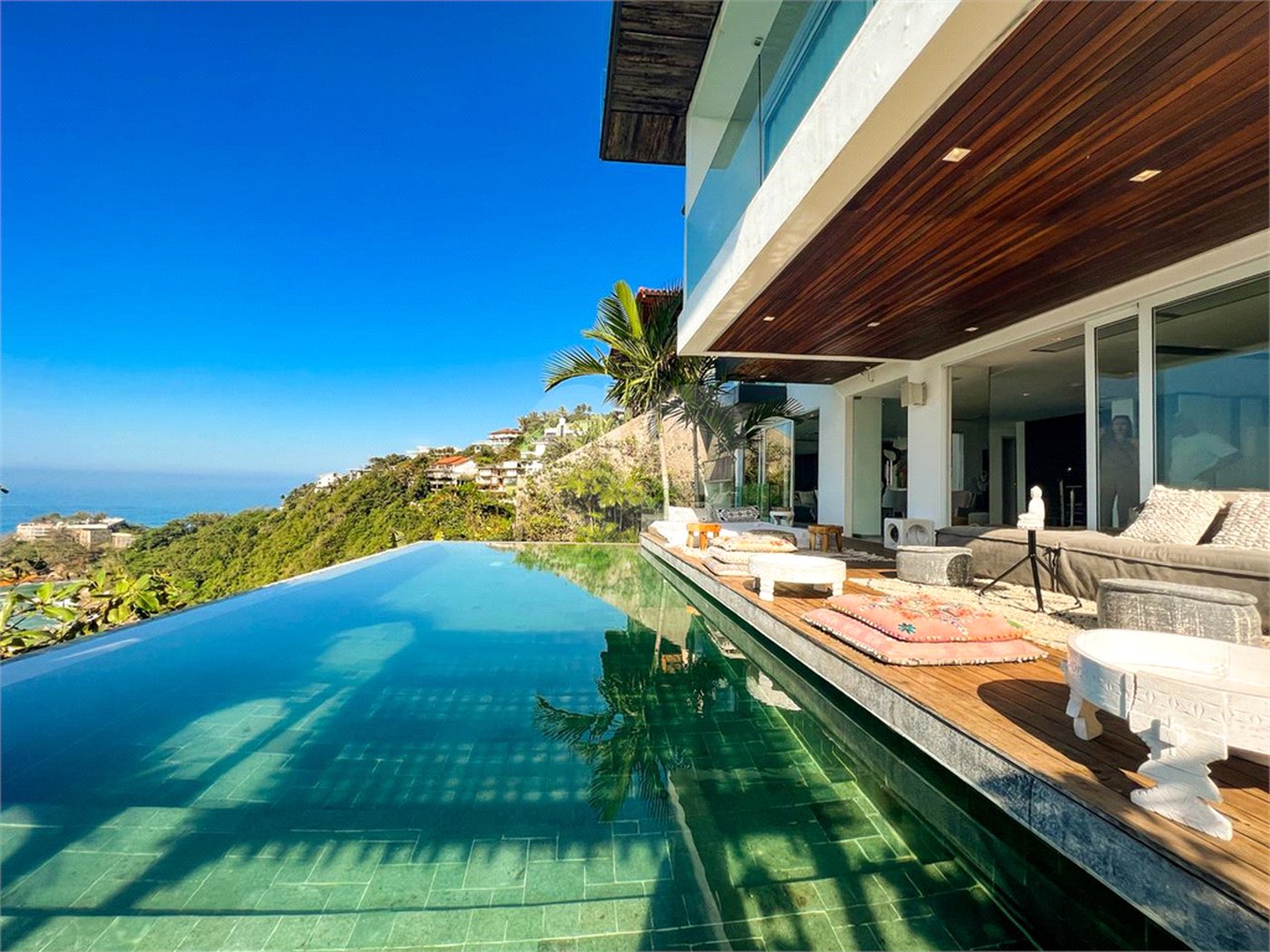 Casa à venda ou para alugar com 5 suítes em Joá, Rio de Janeiro, RJ