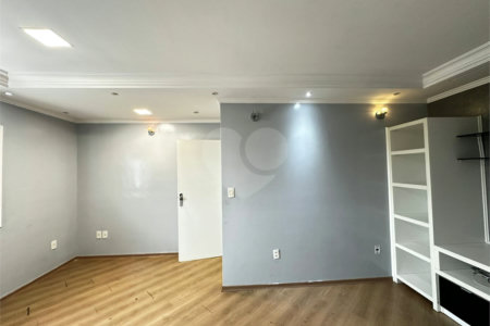 Sobrado à venda com 4 quartos, sendo 3 suítes,  em Vila Áurea, Poá, SP
