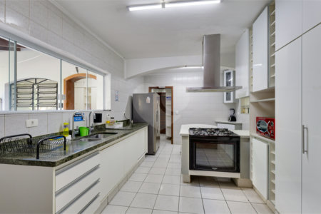 Casa Térrea à venda com 5 quartos, sendo 2 suítes, em Alto da Boa Vista, São Paulo, SP