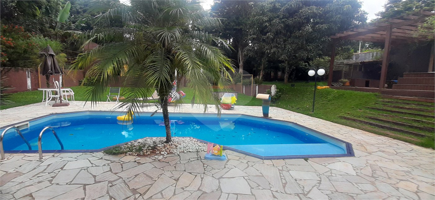 Casa à venda com 3 suítes no condomínio Chacarás Bela Vista, Mairiporã - SP