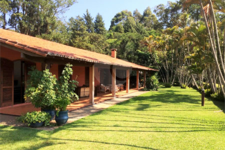 Casa em condomínio à venda ou para alugar com 4 quartos, sendo 2 suítes, em Caixa D´água, Vinhedo, SP